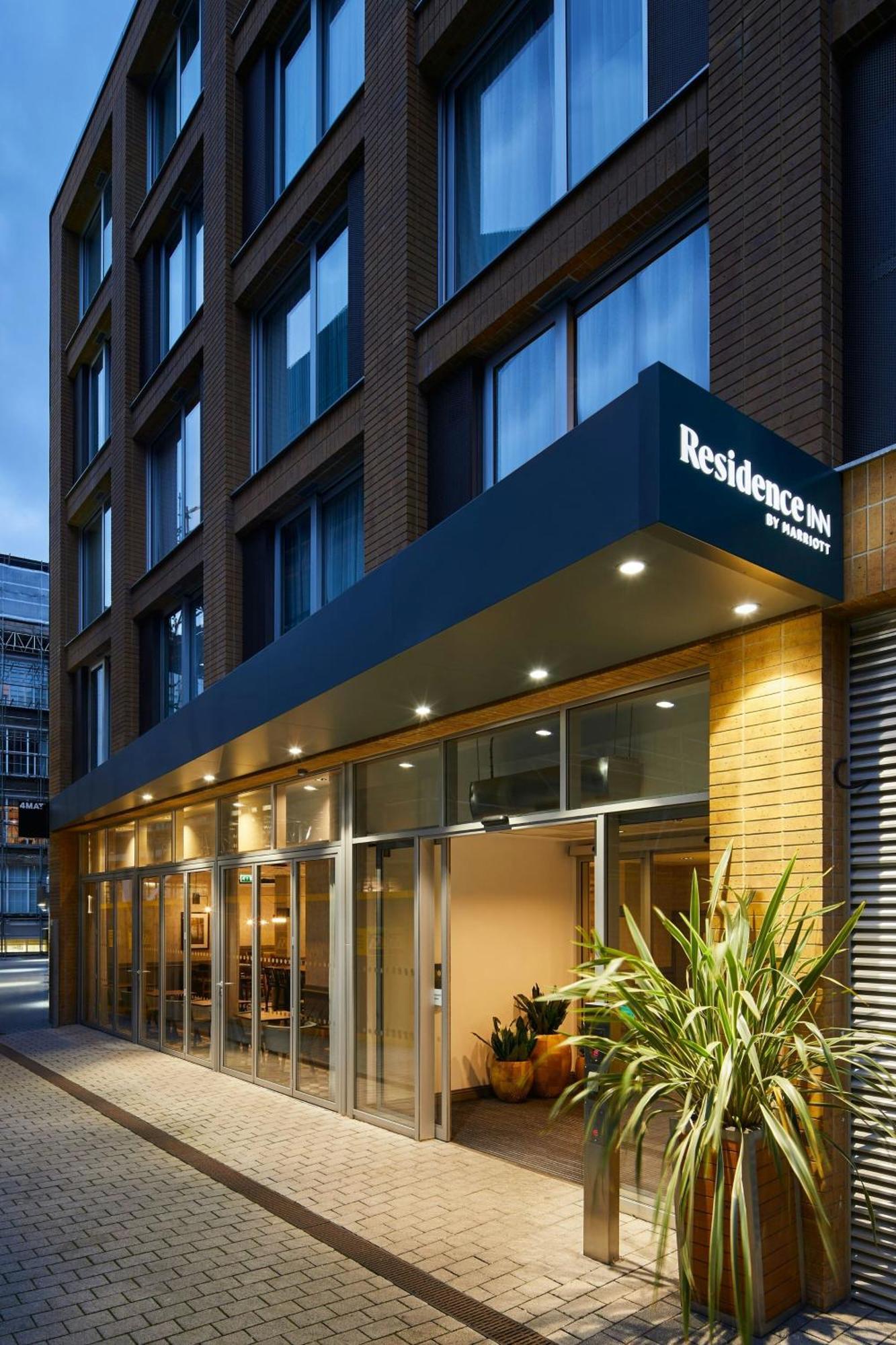 By Marriott Tower Bridge Лондон